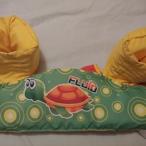 Kids life jacket with arm wings